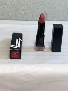 Molly Freya 084 Creamy Mauve-Pink Lipstick — Hydrating Everyday Shade